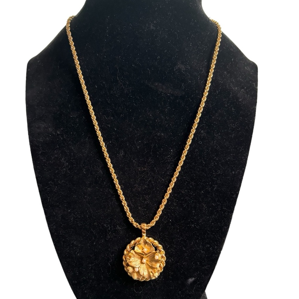 Nina Ricci flower vintage necklace. With adjustable rope chain. Missing 2 pearls